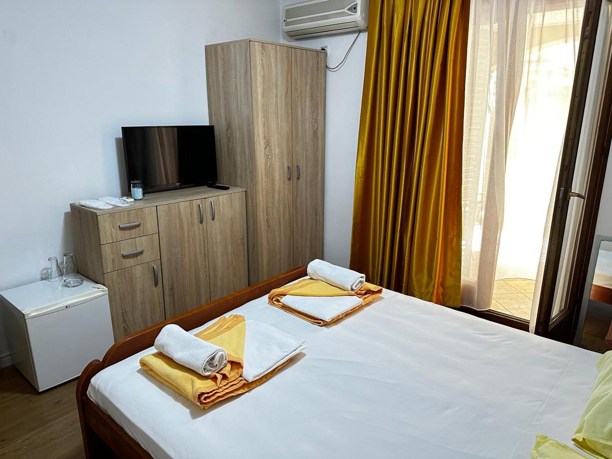 Central Hotel-บุดวา ภายนอก รูปภาพ