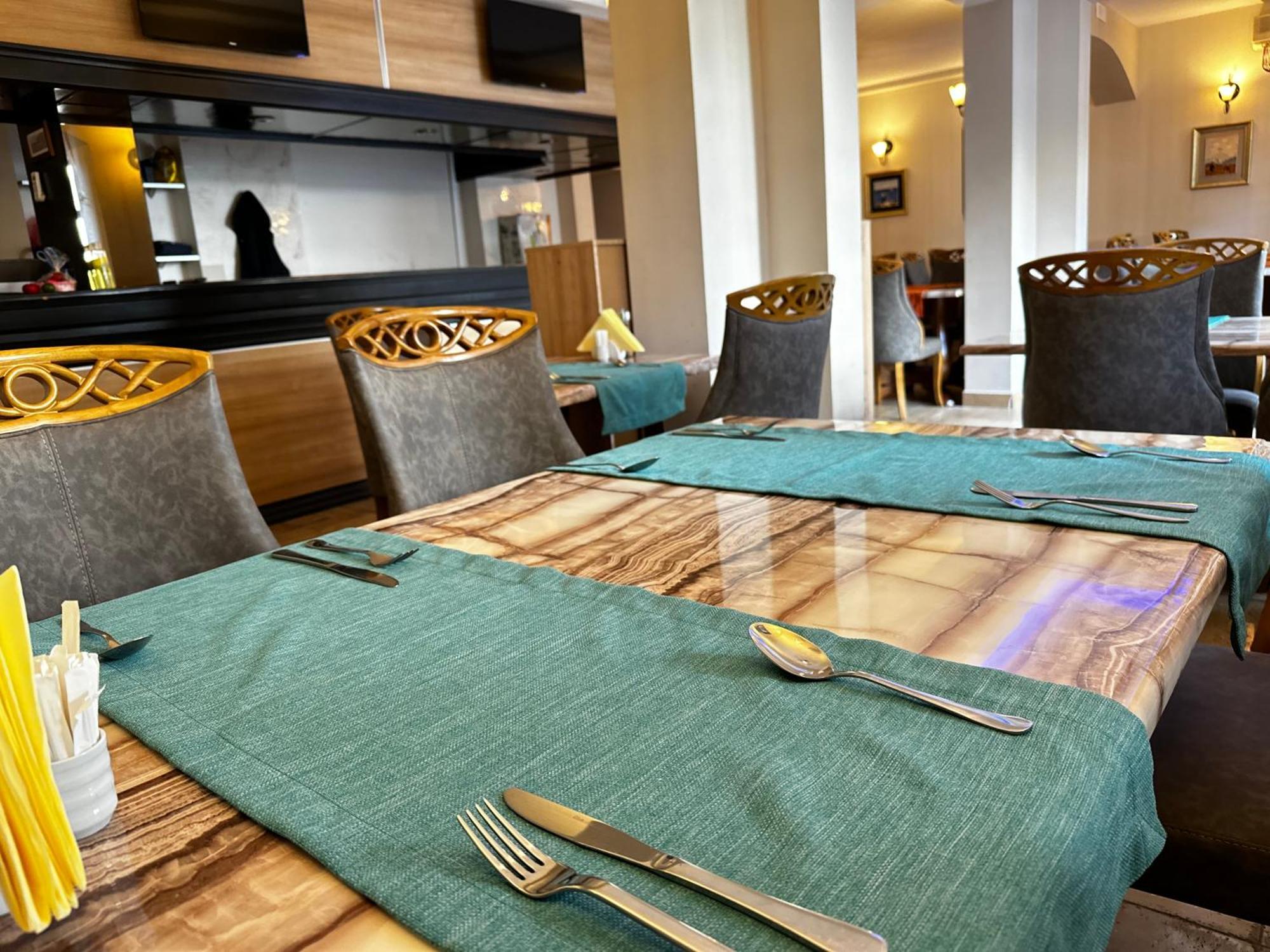Central Hotel-บุดวา ภายนอก รูปภาพ