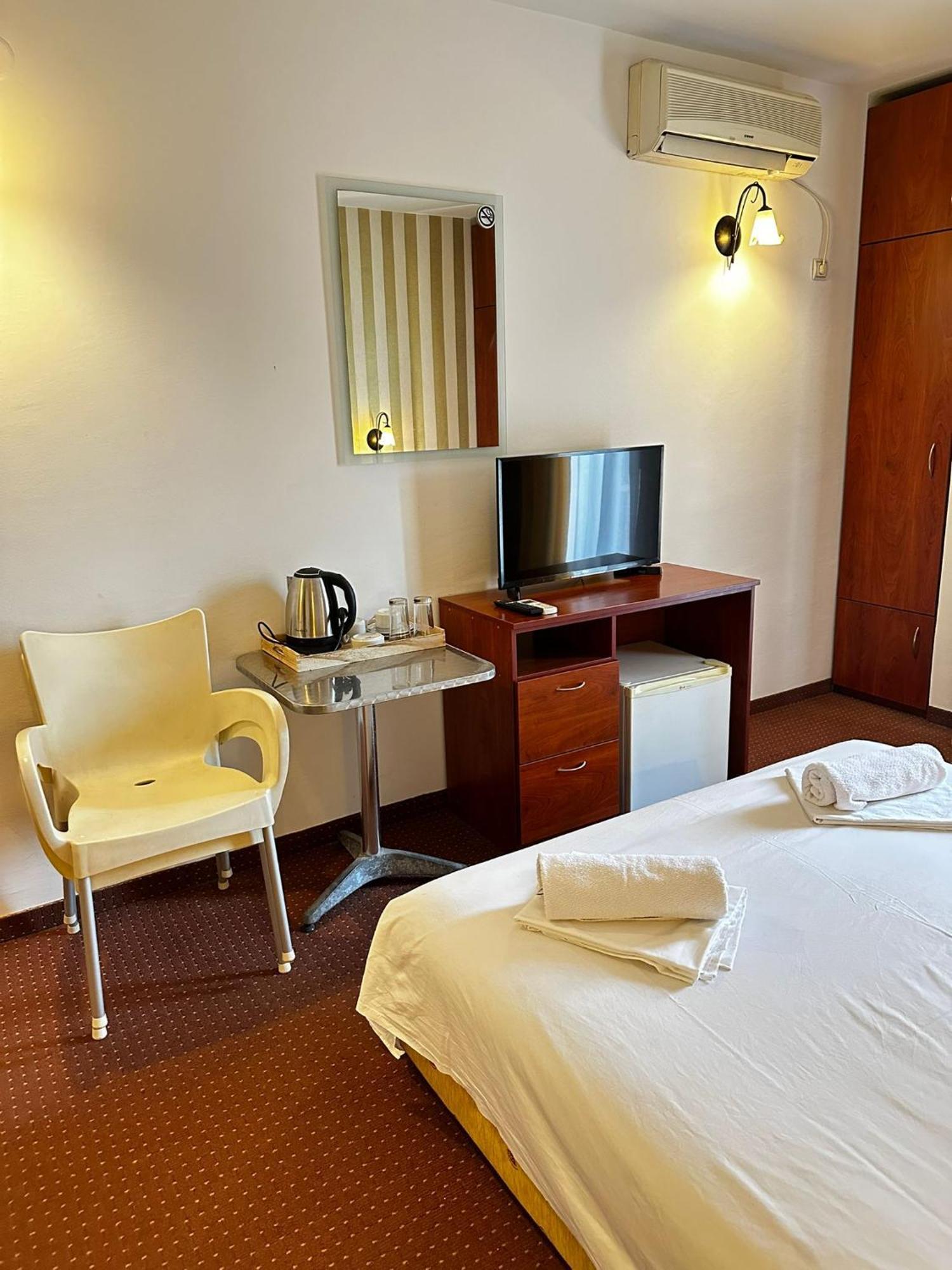 Central Hotel-บุดวา ภายนอก รูปภาพ