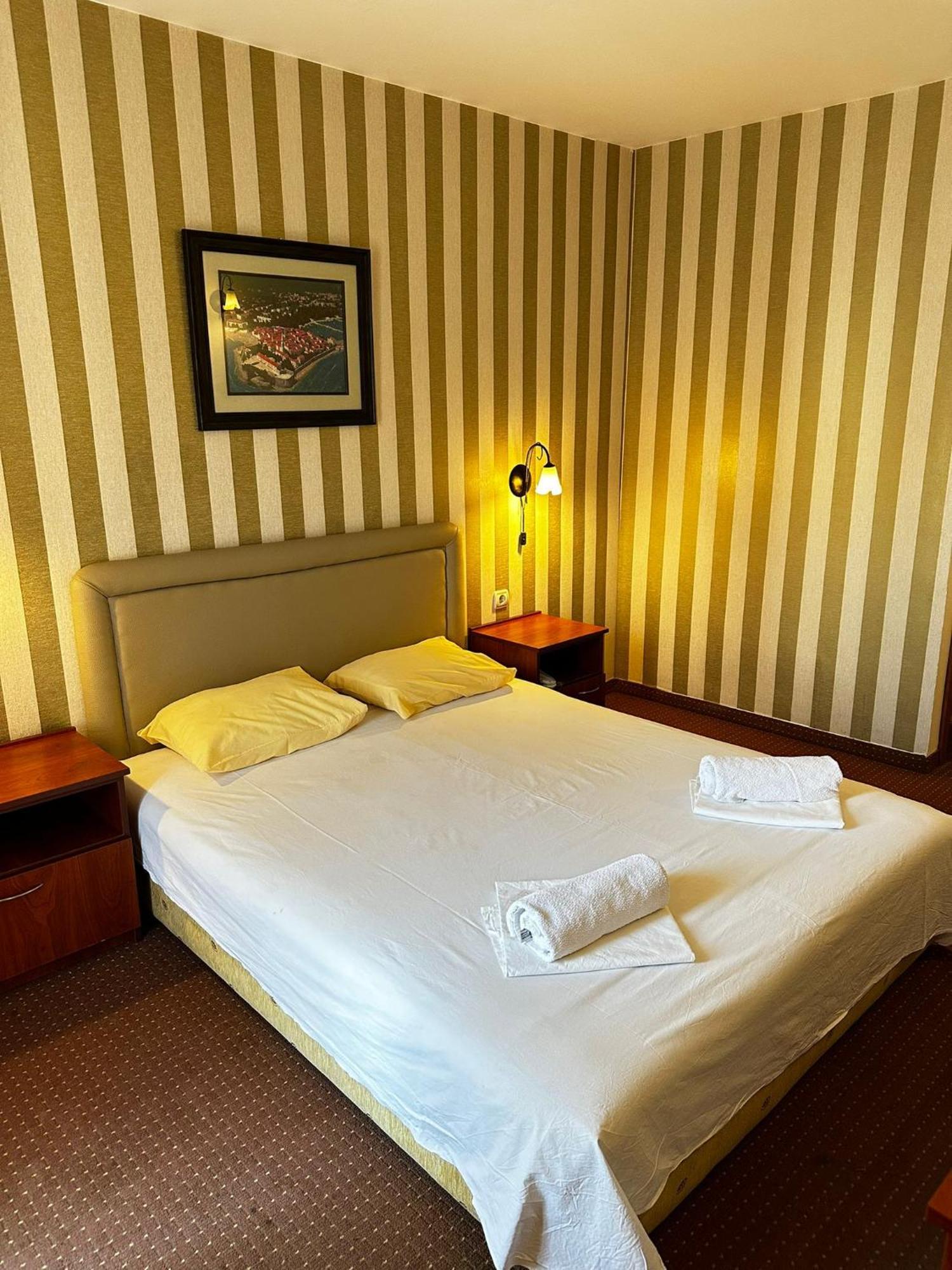 Central Hotel-บุดวา ภายนอก รูปภาพ