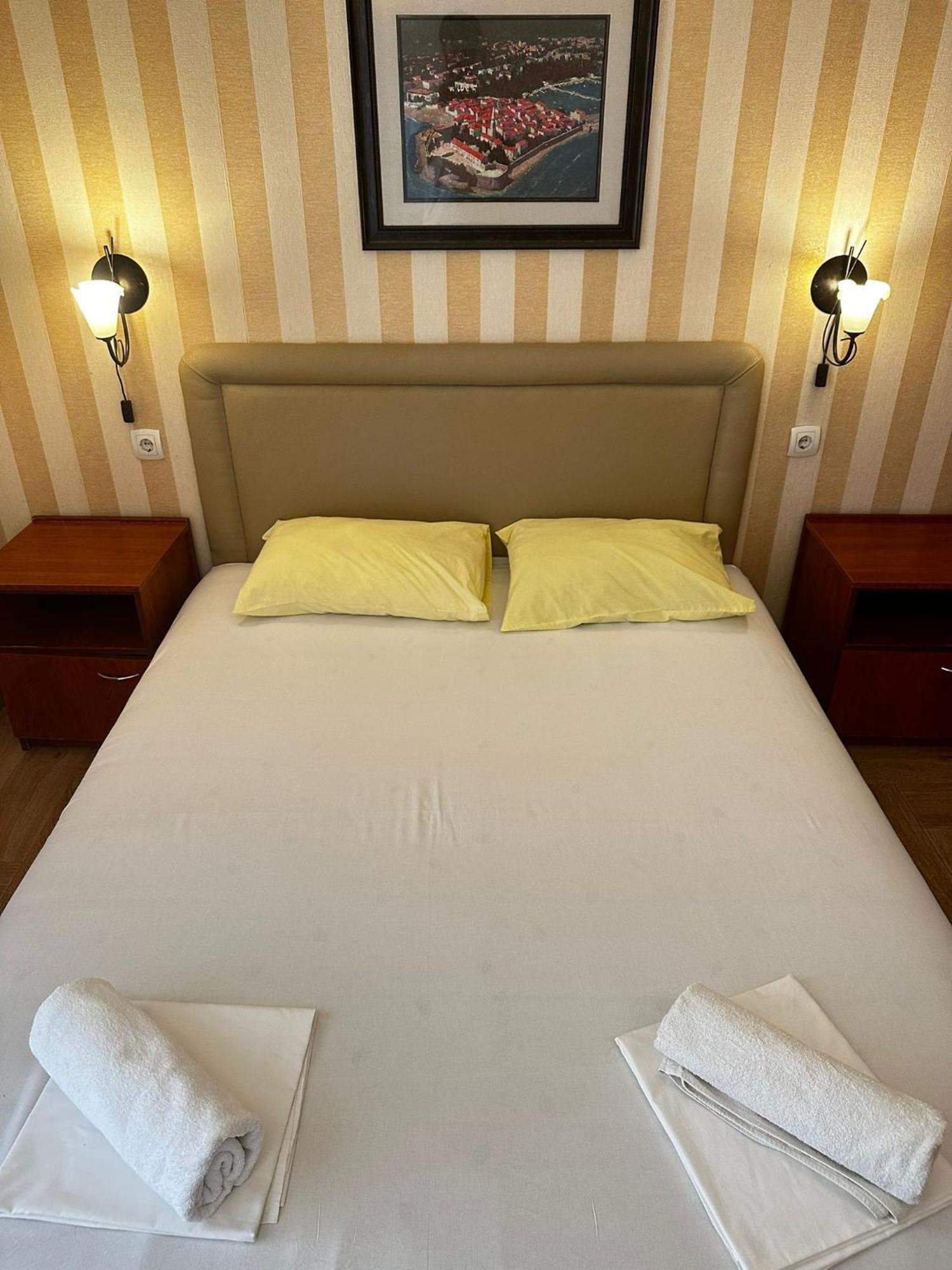 Central Hotel-บุดวา ภายนอก รูปภาพ