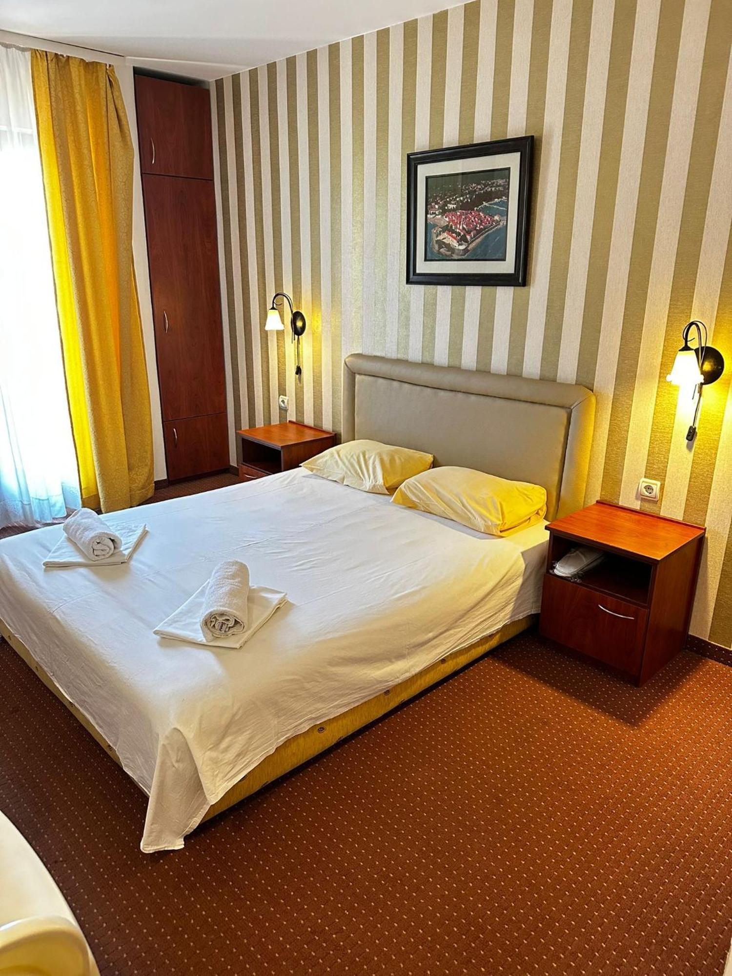 Central Hotel-บุดวา ภายนอก รูปภาพ