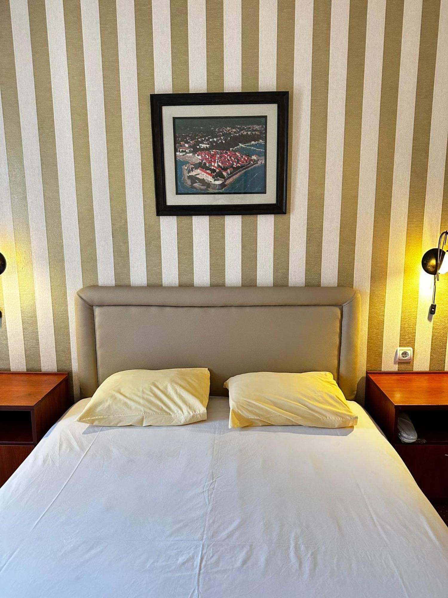 Central Hotel-บุดวา ภายนอก รูปภาพ