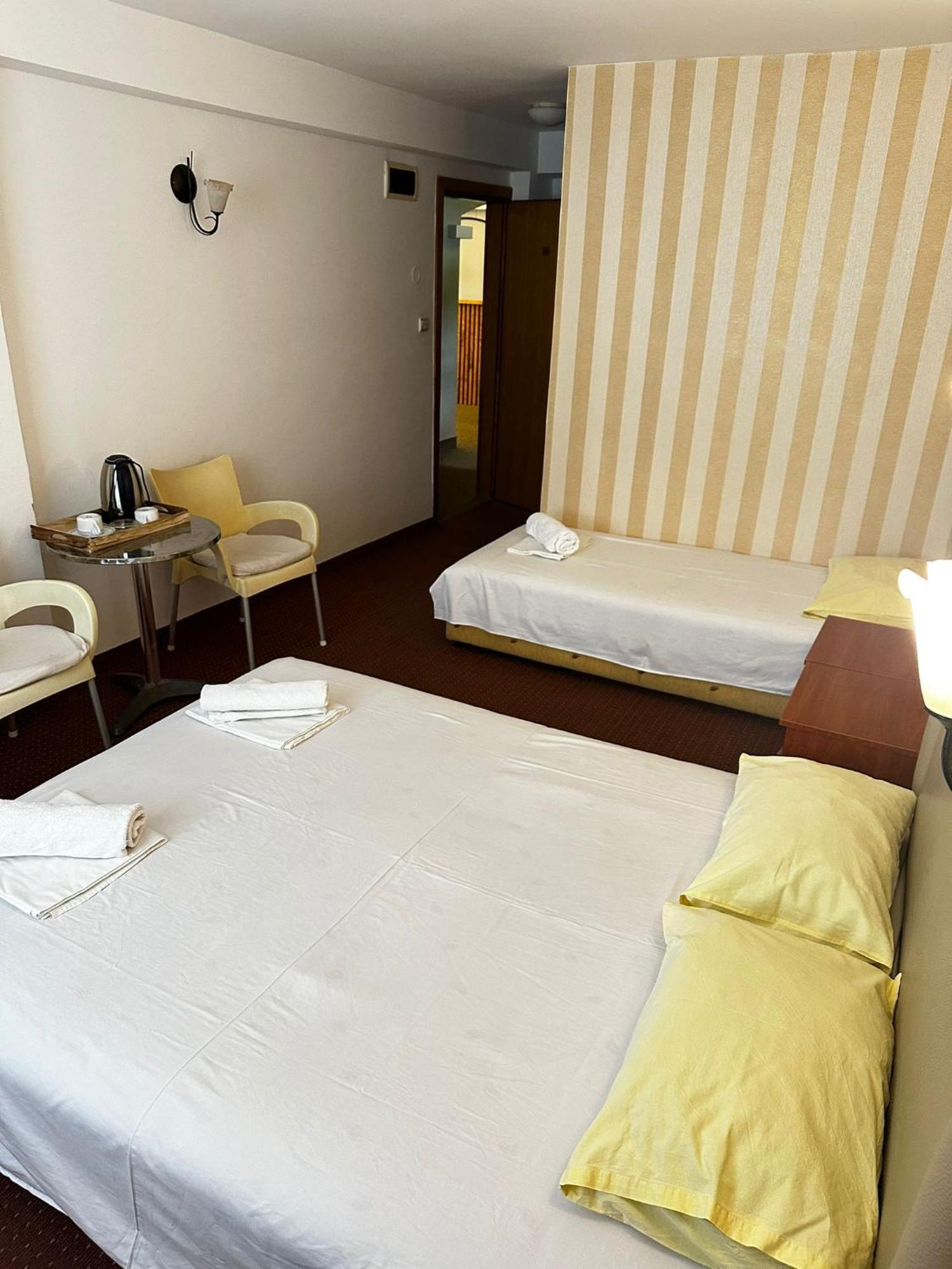 Central Hotel-บุดวา ภายนอก รูปภาพ