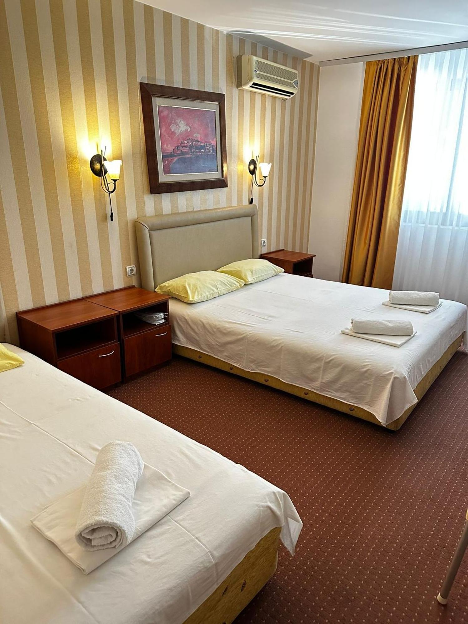 Central Hotel-บุดวา ภายนอก รูปภาพ